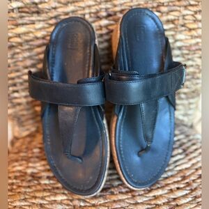 FitFlop Black Leather Thong Sandals